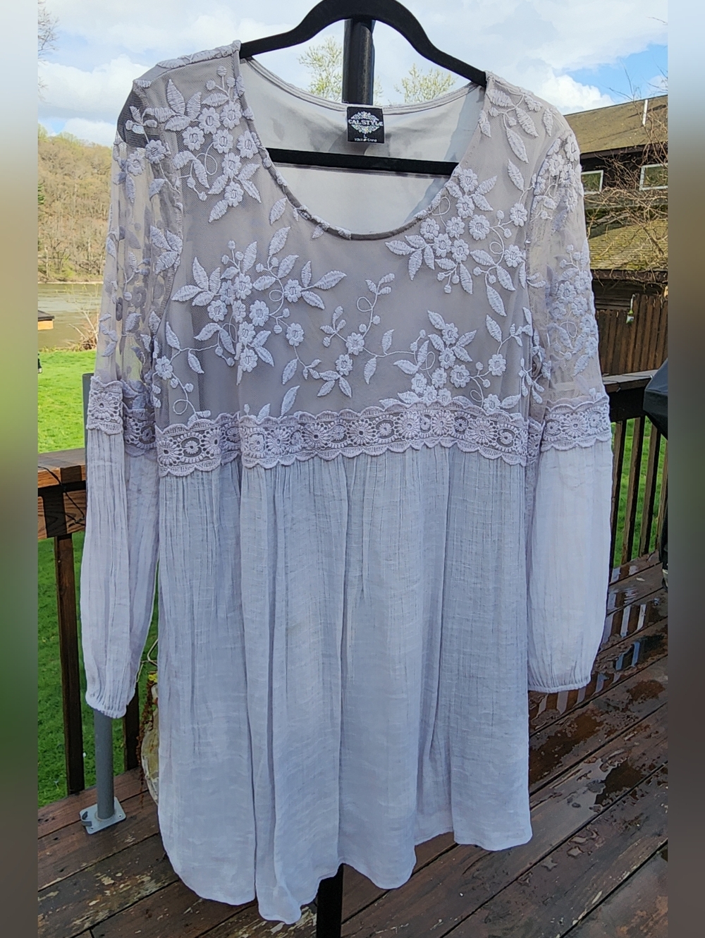 CalStyle Women's Light Gray Tunic Top Large Sheer Lace Floral Embroidery K42